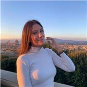 Studente universitaria impartisce lezioni private